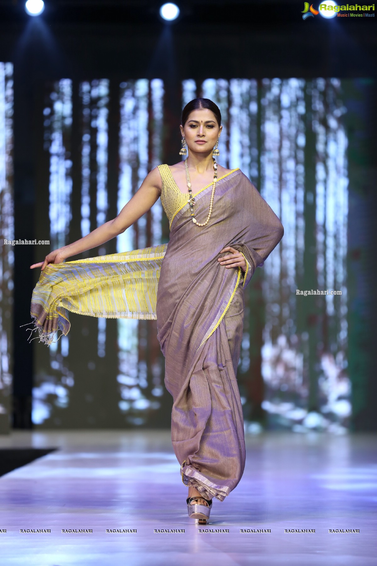 Sthri Grand Fashion Show at N Convention, Hyderabad