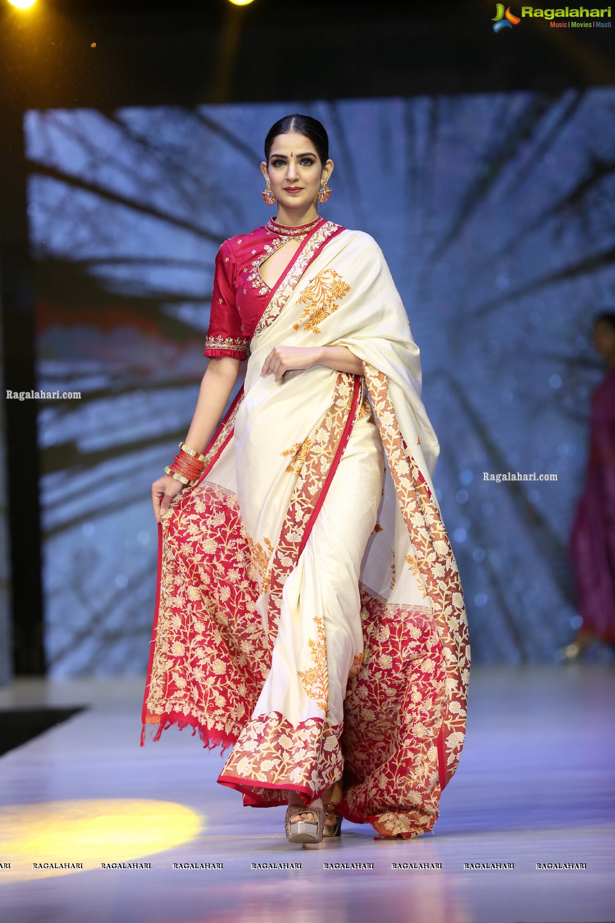 Sthri Grand Fashion Show at N Convention, Hyderabad