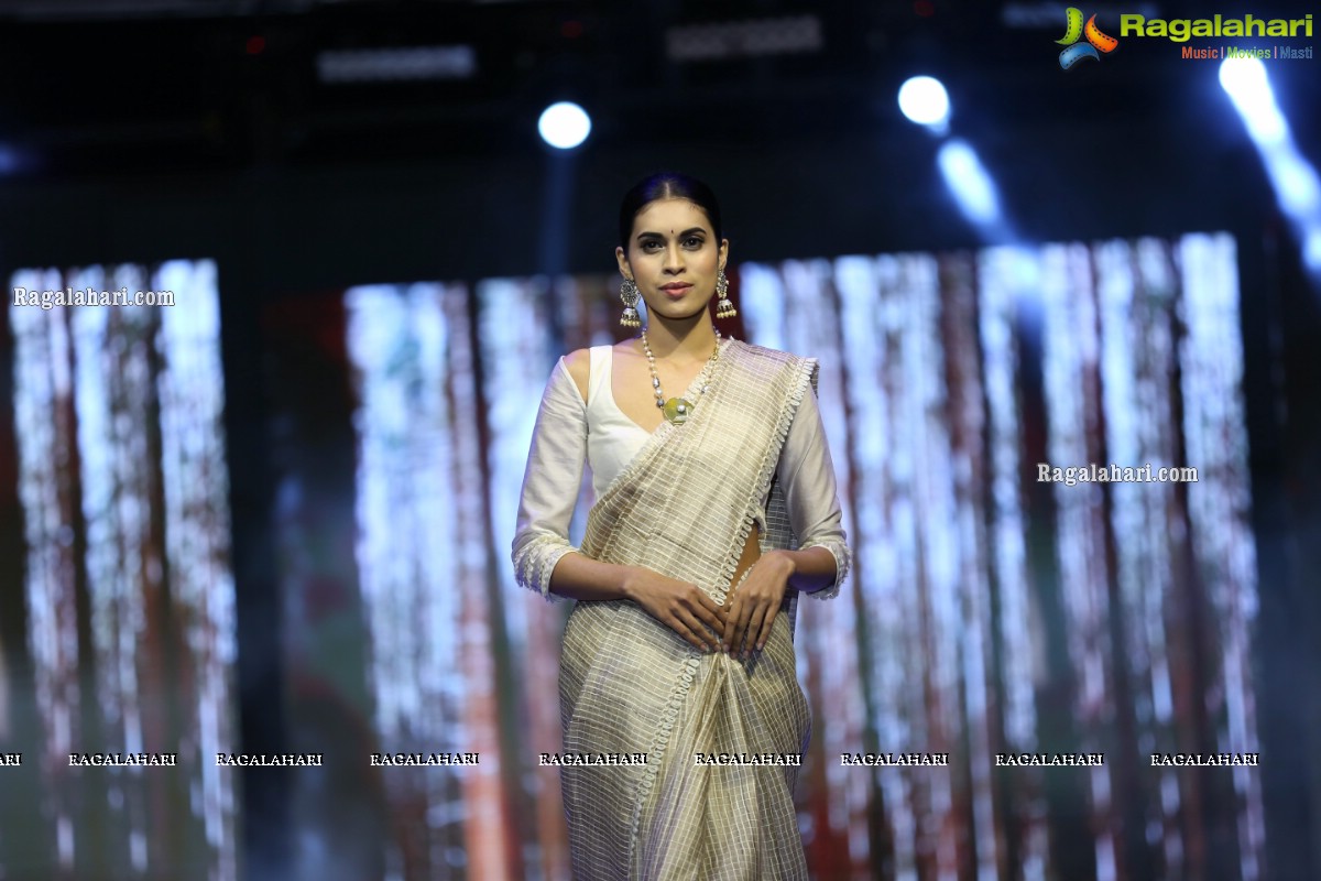 Sthri Grand Fashion Show at N Convention, Hyderabad