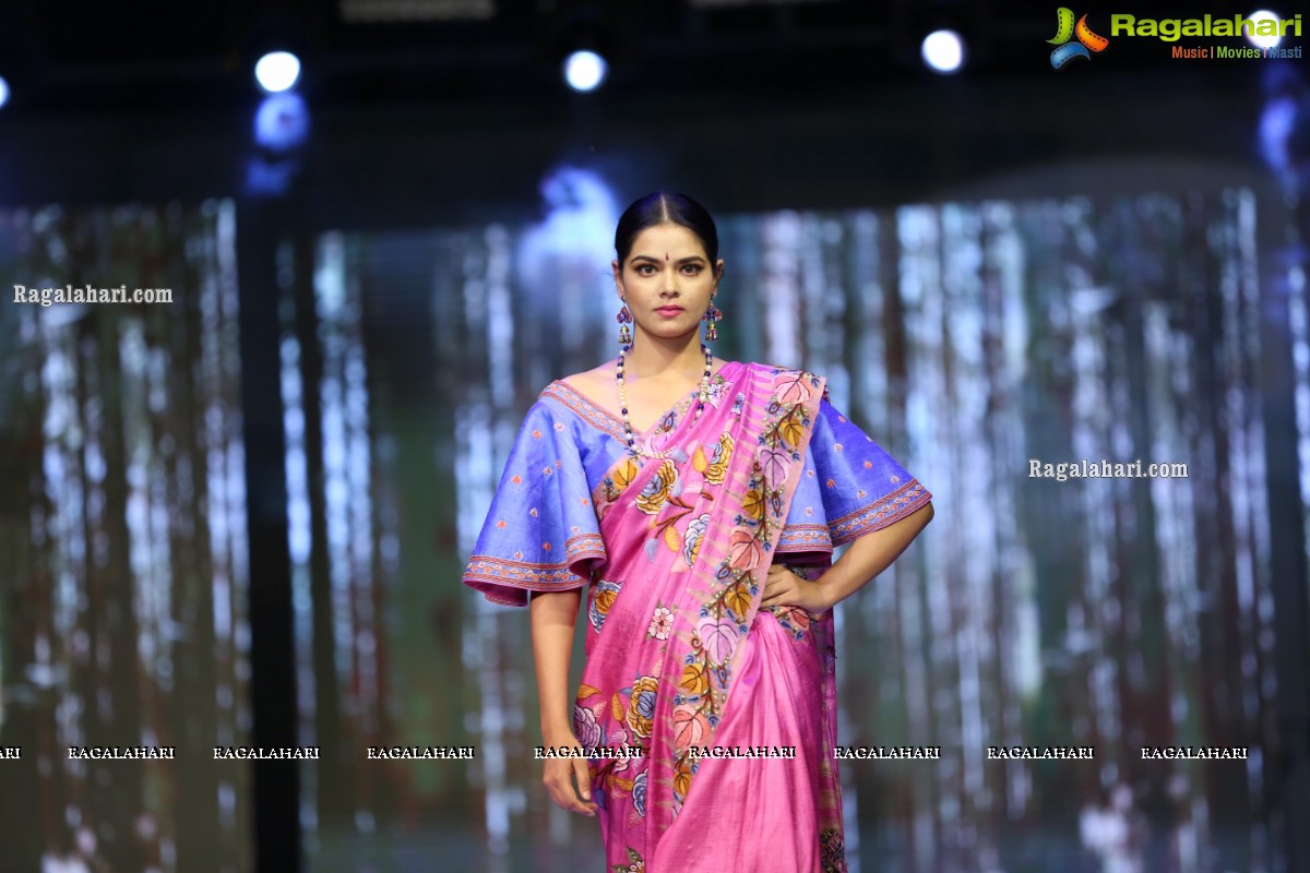 Sthri Grand Fashion Show at N Convention, Hyderabad