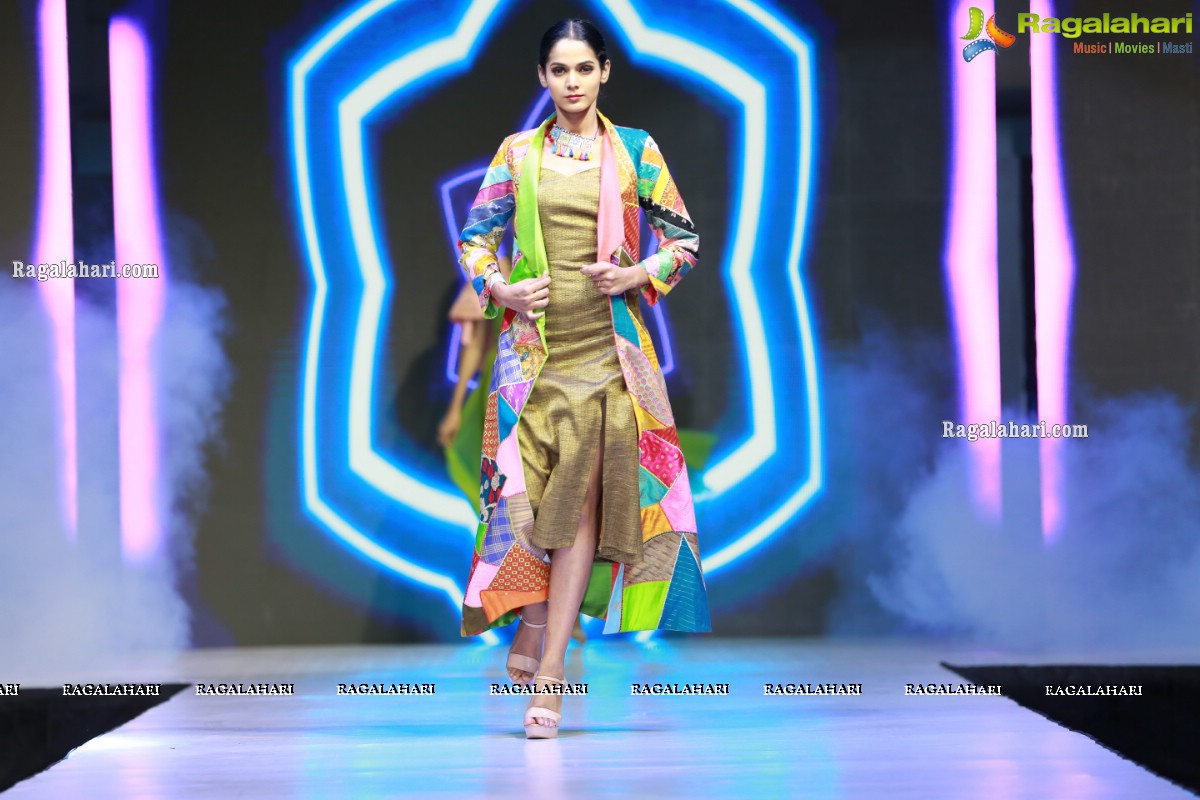 Sthri Grand Fashion Show at N Convention, Hyderabad