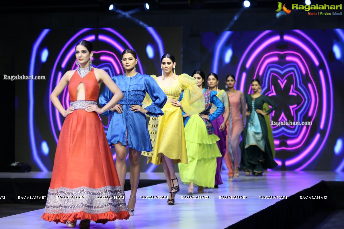 Sthri Grand Fashion Show at N Convention, Hyderabad