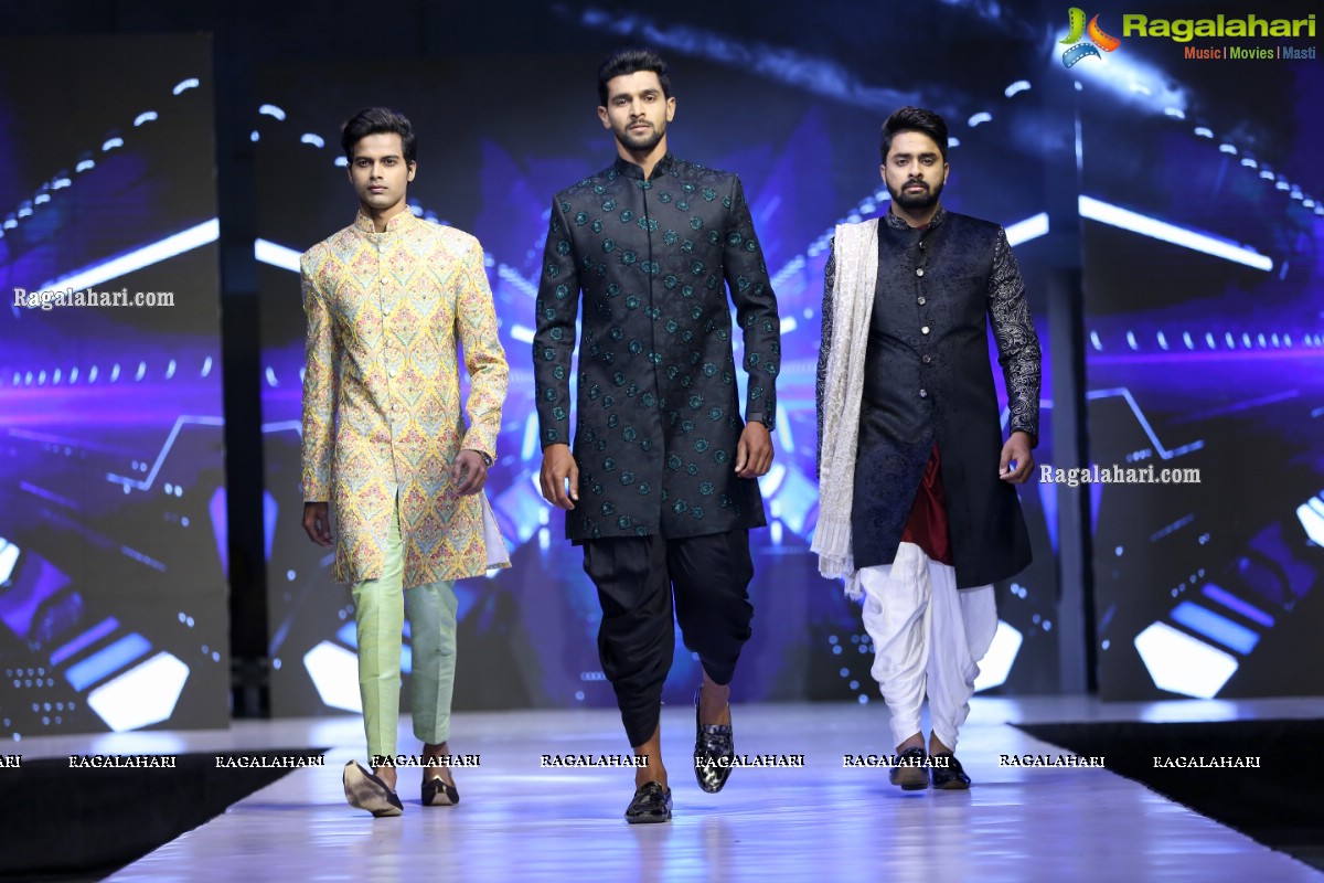 Sthri Grand Fashion Show at N Convention, Hyderabad