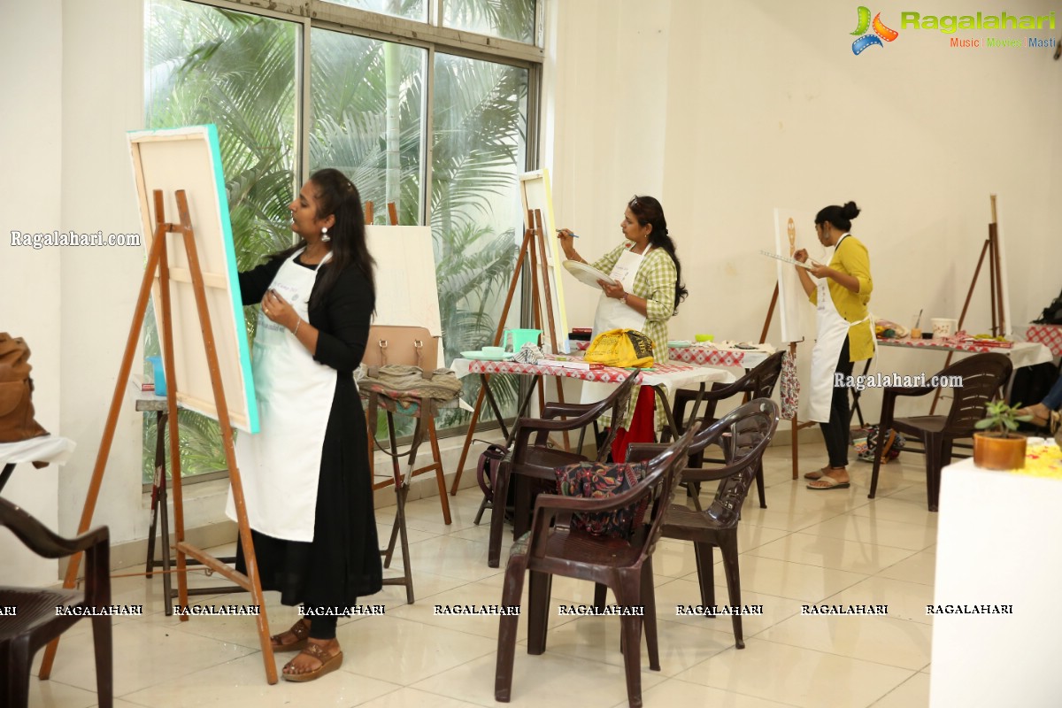 Woman Art Camp 2020 at State Art Gallery