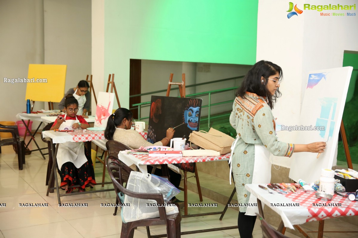 Woman Art Camp 2020 at State Art Gallery