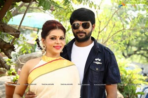 Idhi Nadhi Movie Pooja Ceremony