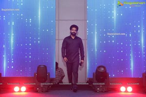 Jr NTR To Host Meelo Evaru Koteeswarudu Season 5