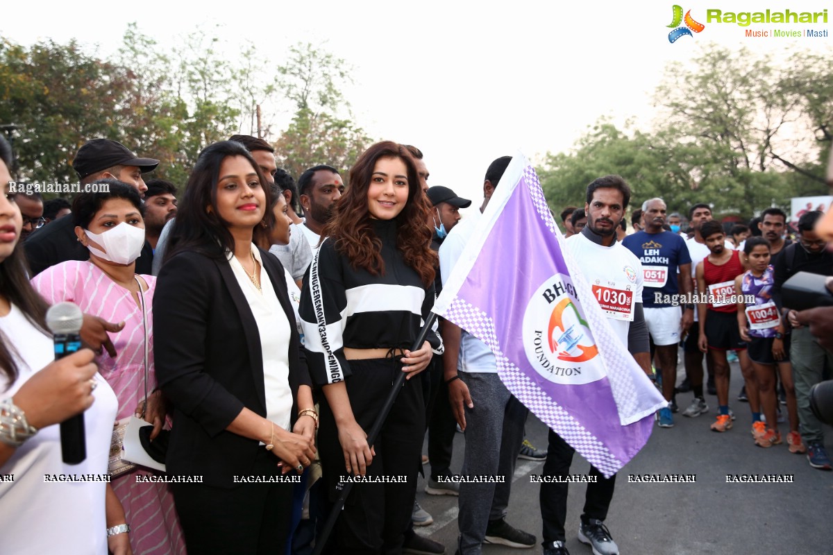 Raashi Khanna Flags Off Run For Women Empowerment at Hitex Exhibition Centre by Bhagyanagar Foundation