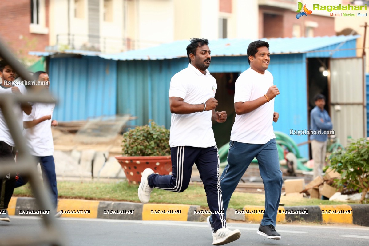 Raashi Khanna Flags Off Run For Women Empowerment at Hitex Exhibition Centre by Bhagyanagar Foundation