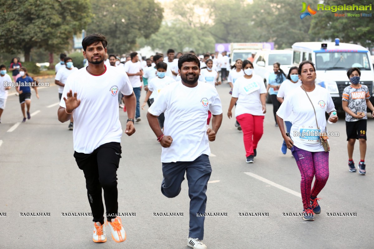 Raashi Khanna Flags Off Run For Women Empowerment at Hitex Exhibition Centre by Bhagyanagar Foundation