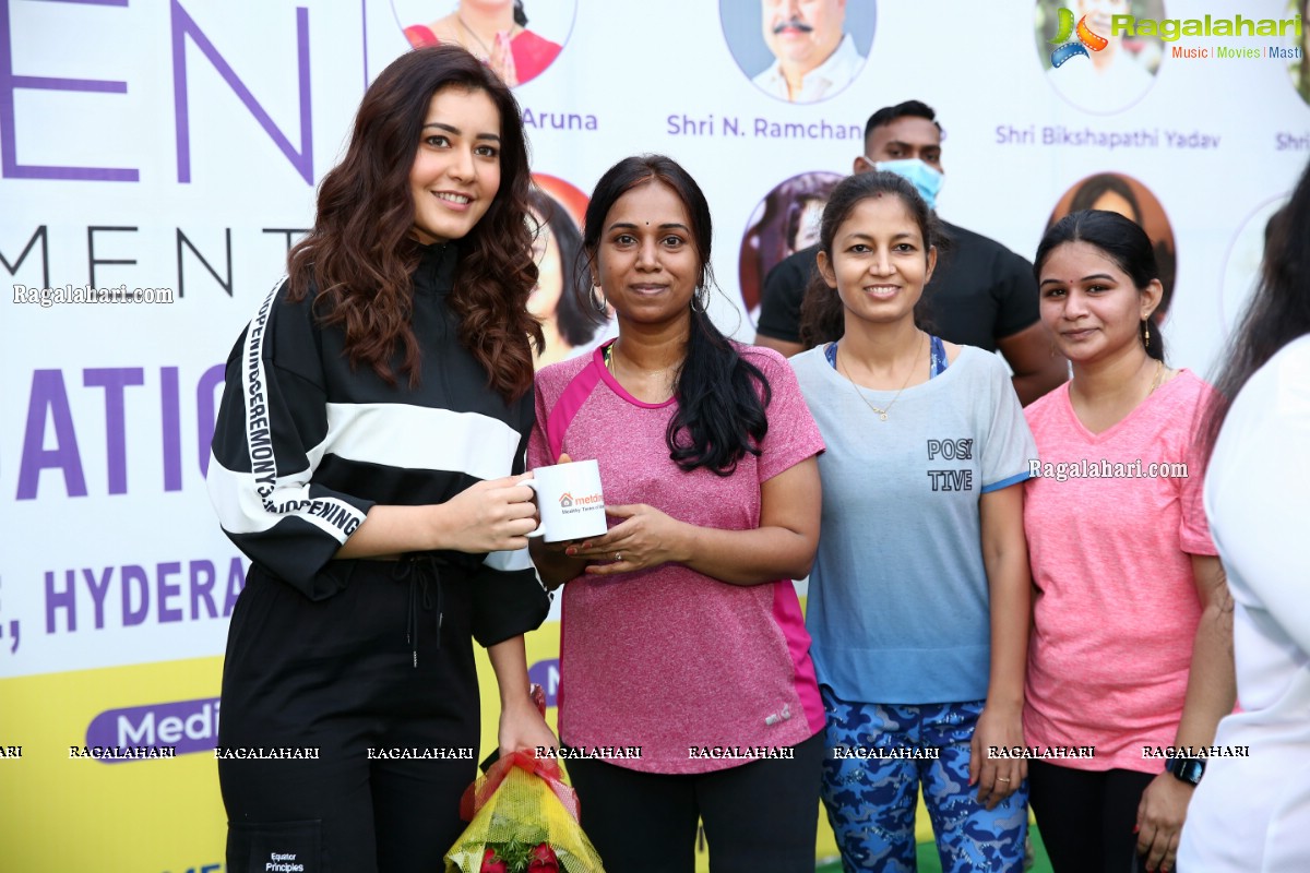 Raashi Khanna Flags Off Run For Women Empowerment at Hitex Exhibition Centre by Bhagyanagar Foundation