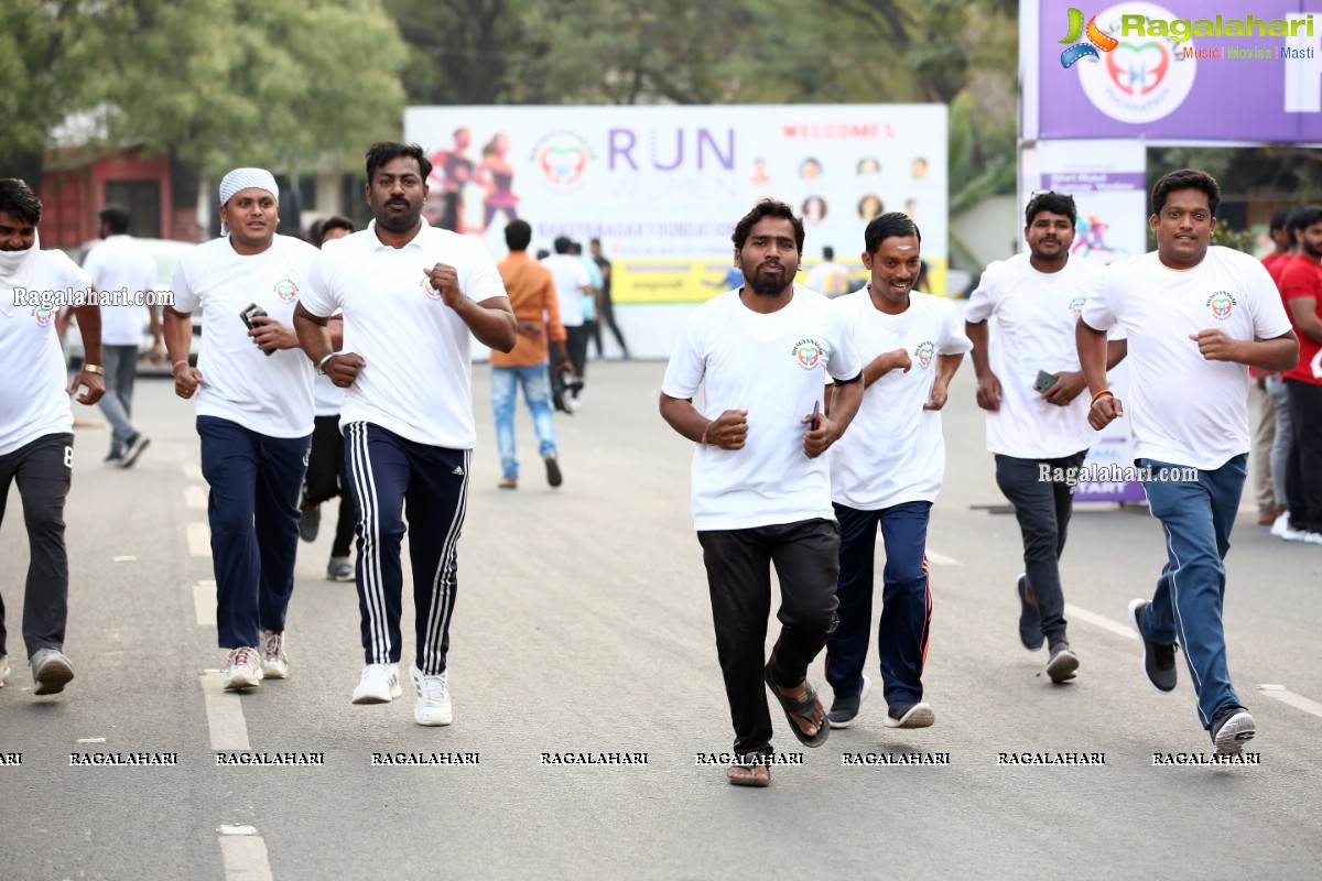 Raashi Khanna Flags Off Run For Women Empowerment at Hitex Exhibition Centre by Bhagyanagar Foundation