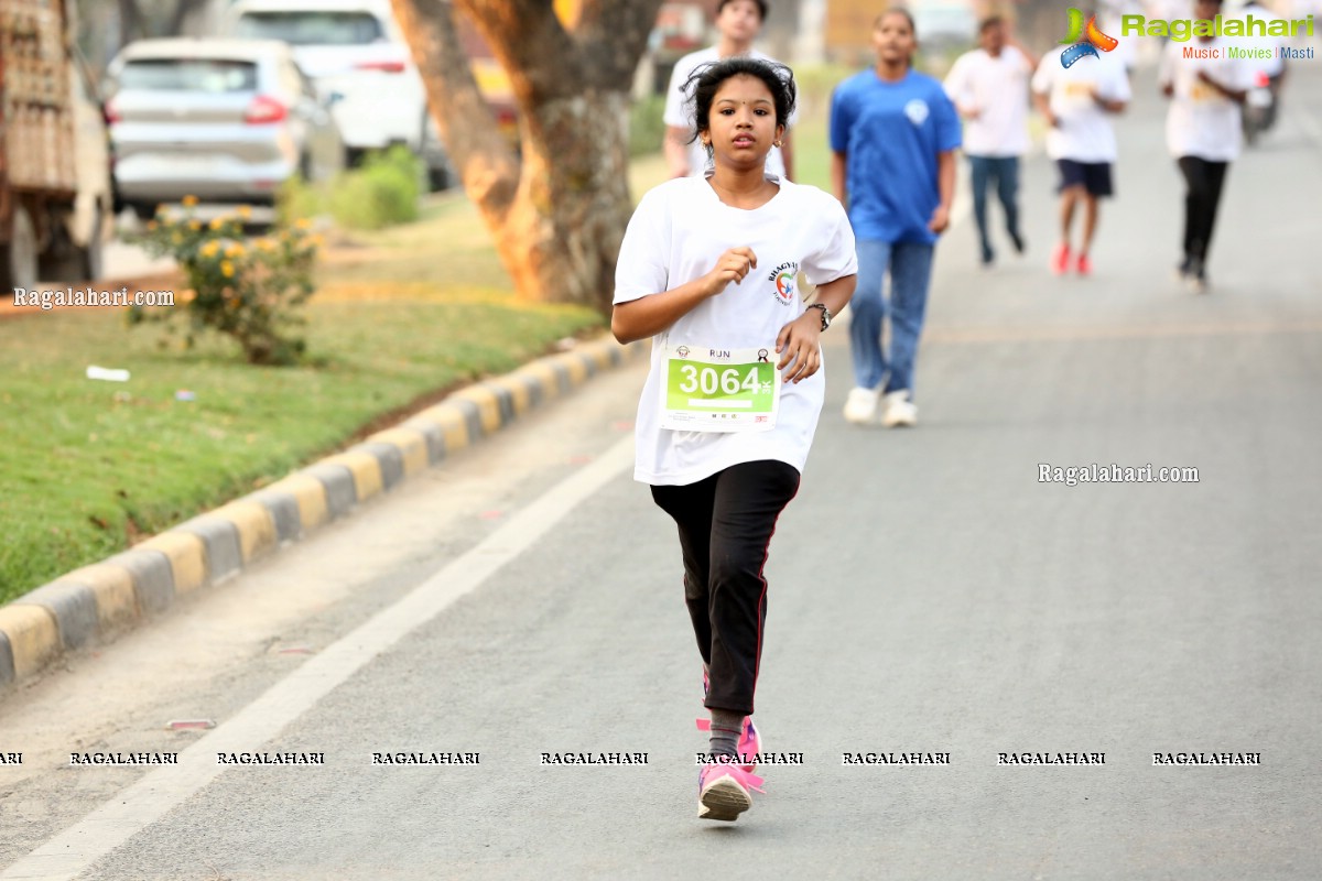 Raashi Khanna Flags Off Run For Women Empowerment at Hitex Exhibition Centre by Bhagyanagar Foundation