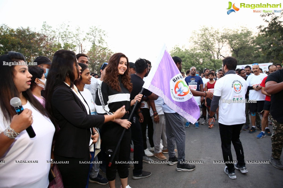 Raashi Khanna Flags Off Run For Women Empowerment at Hitex Exhibition Centre by Bhagyanagar Foundation