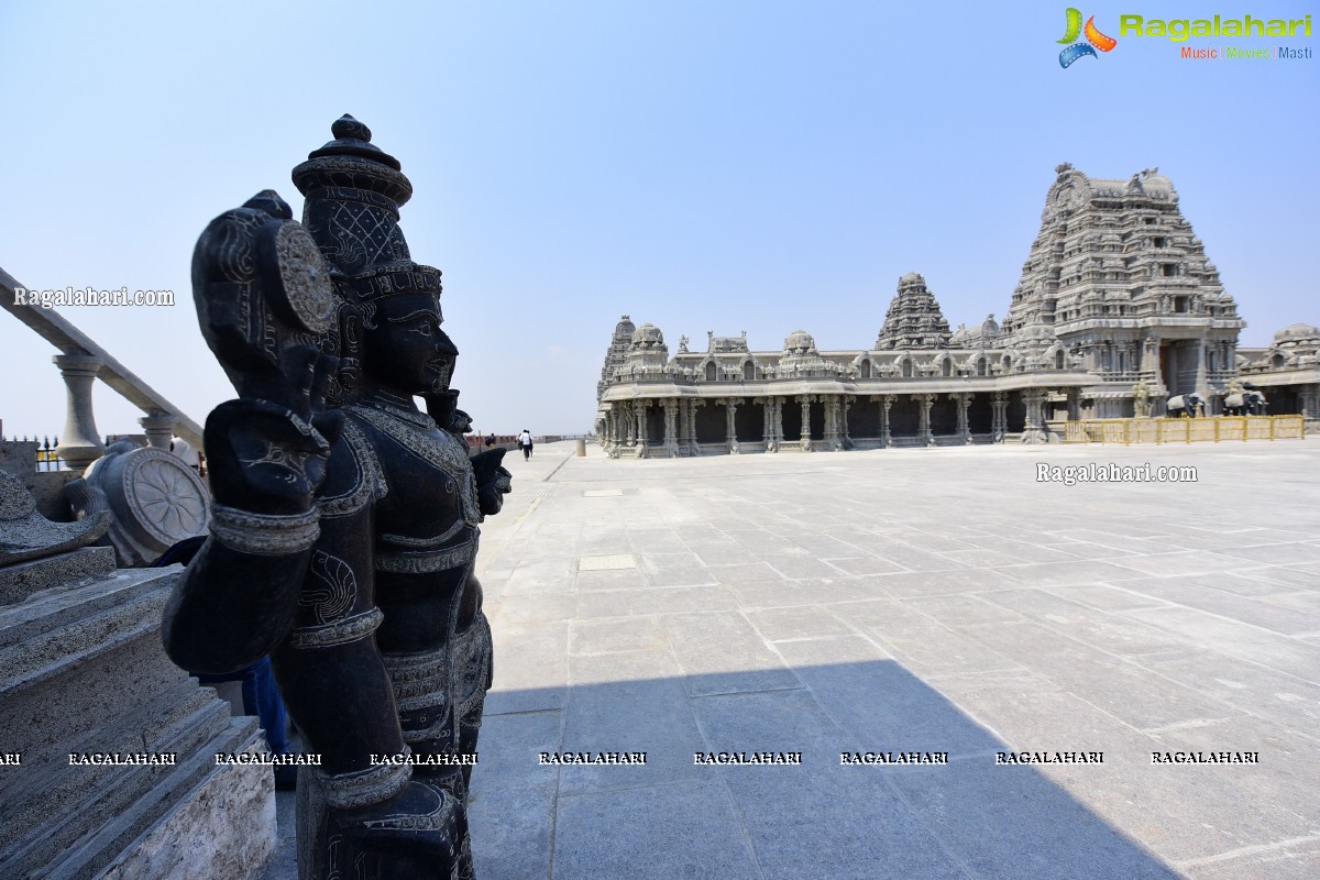 Sri Yadadri Laxminarasimha Swamy Temple Undergone a Drastic Transformation