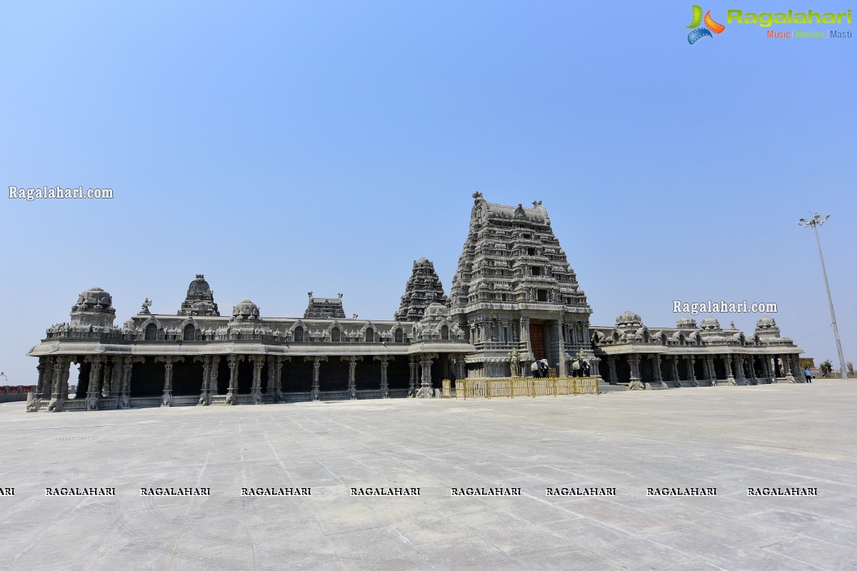 Sri Yadadri Laxminarasimha Swamy Temple Undergone a Drastic Transformation