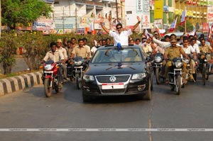 Jagapathi Babu, Sradha Das, Hamsanandini