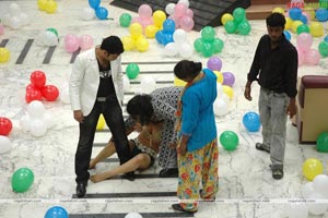 Mumaith Khan, Shiva Balaji, Sradha Das, Saira Bhanu