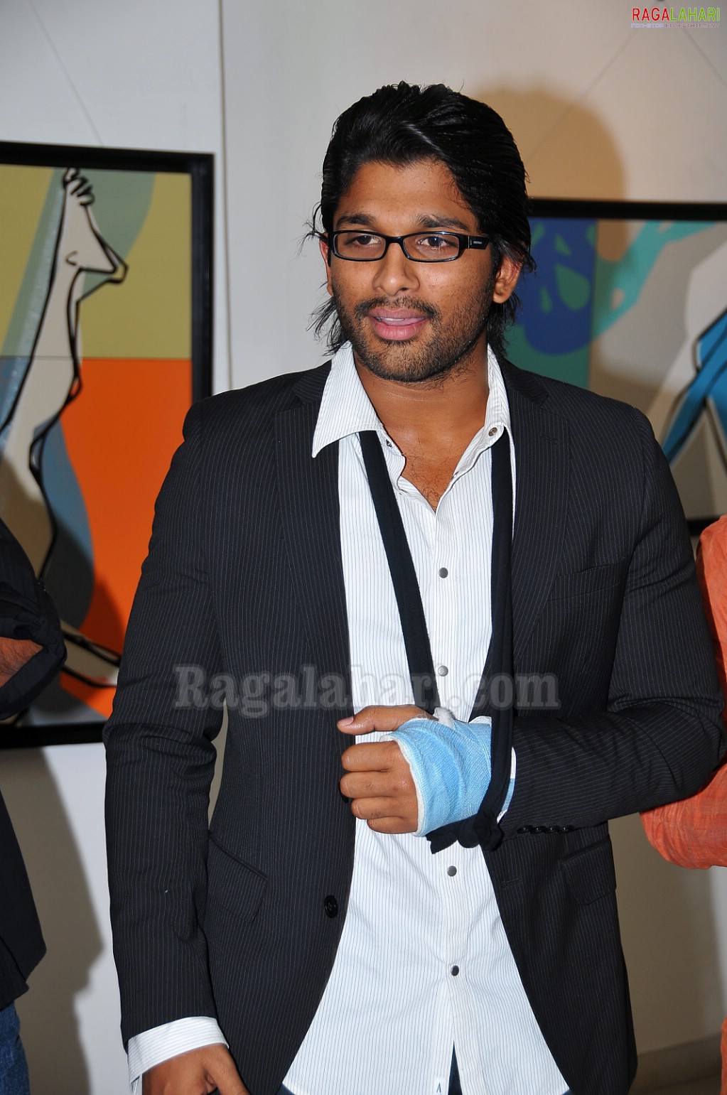 Allu Arjun inagurates Srishti Art Exhibition