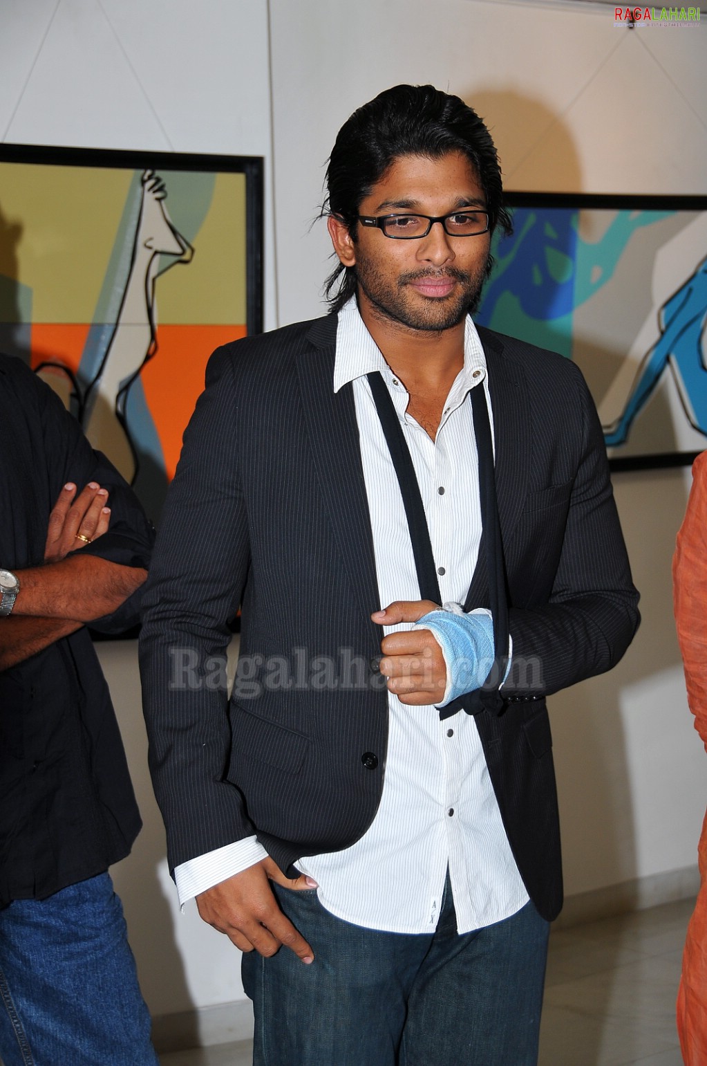 Allu Arjun inagurates Srishti Art Exhibition