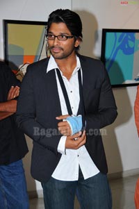 Allu Arjun inagurates Srishti Art Exhibition