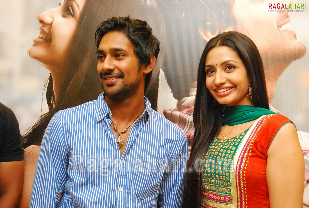 Varun Sandesh & Anitha at Kukatpally Kalanikethan Wedding Mall 