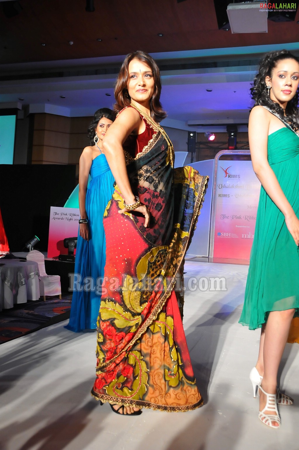 Amala, Shilpa Reddy walks on the Ramp for KIMS-The Pink Ribbon Awards Night 2010