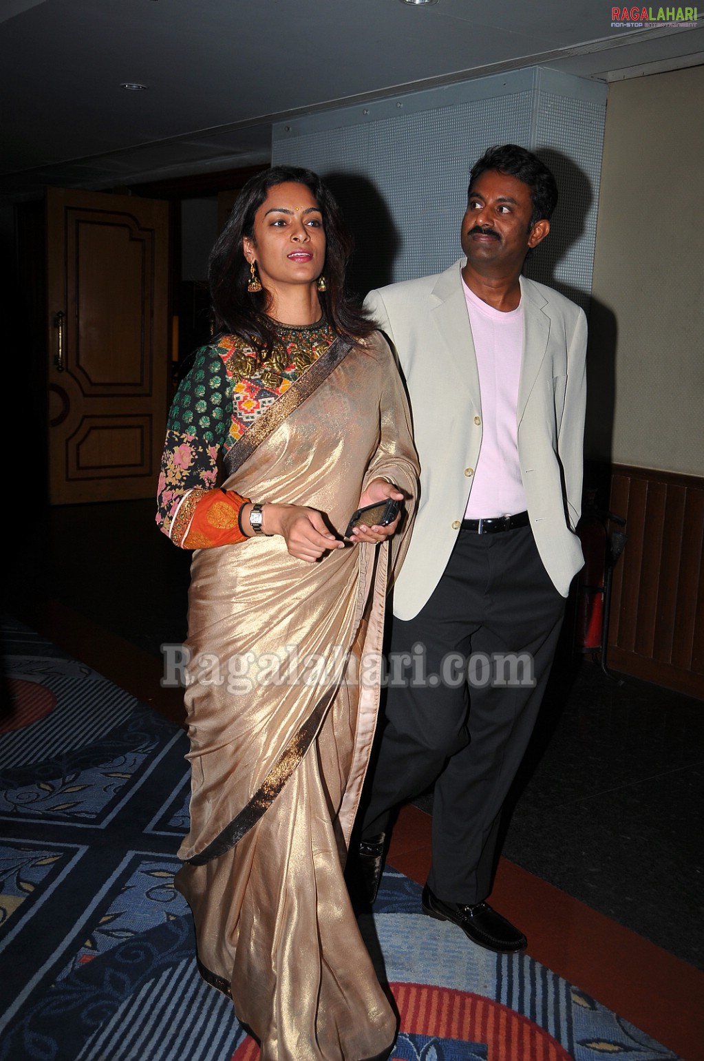 Amala, Shilpa Reddy walks on the Ramp for KIMS-The Pink Ribbon Awards Night 2010