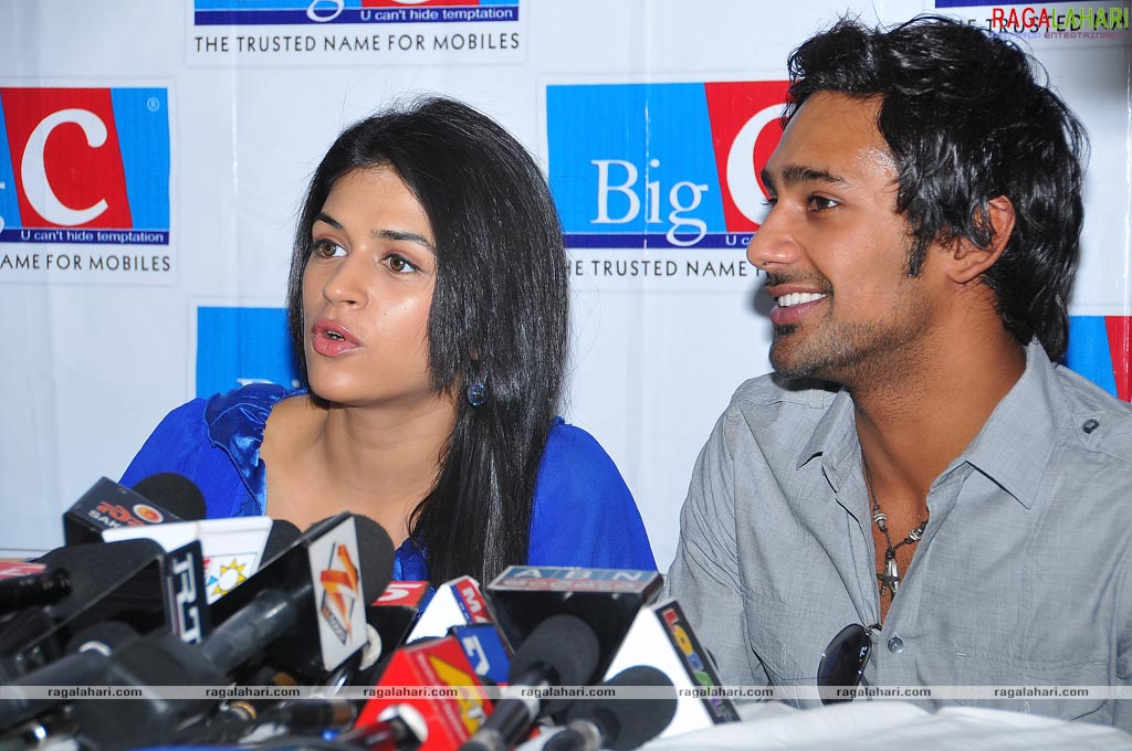 Varun Sandesh, Sradha Das at Big C