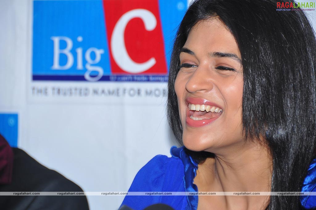 Varun Sandesh, Sradha Das at Big C