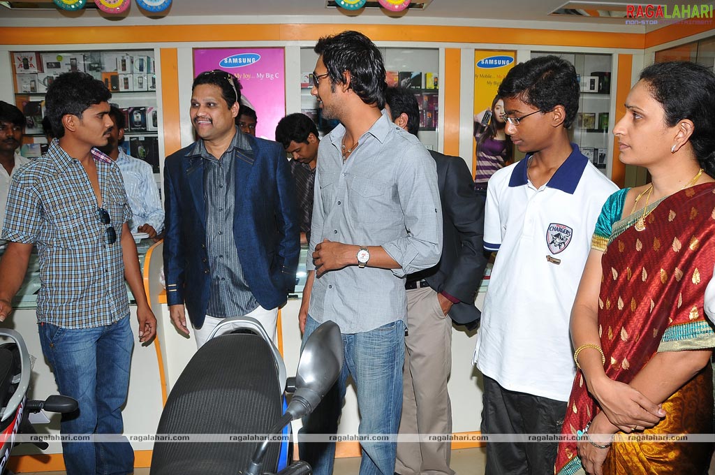 Varun Sandesh, Sradha Das at Big C