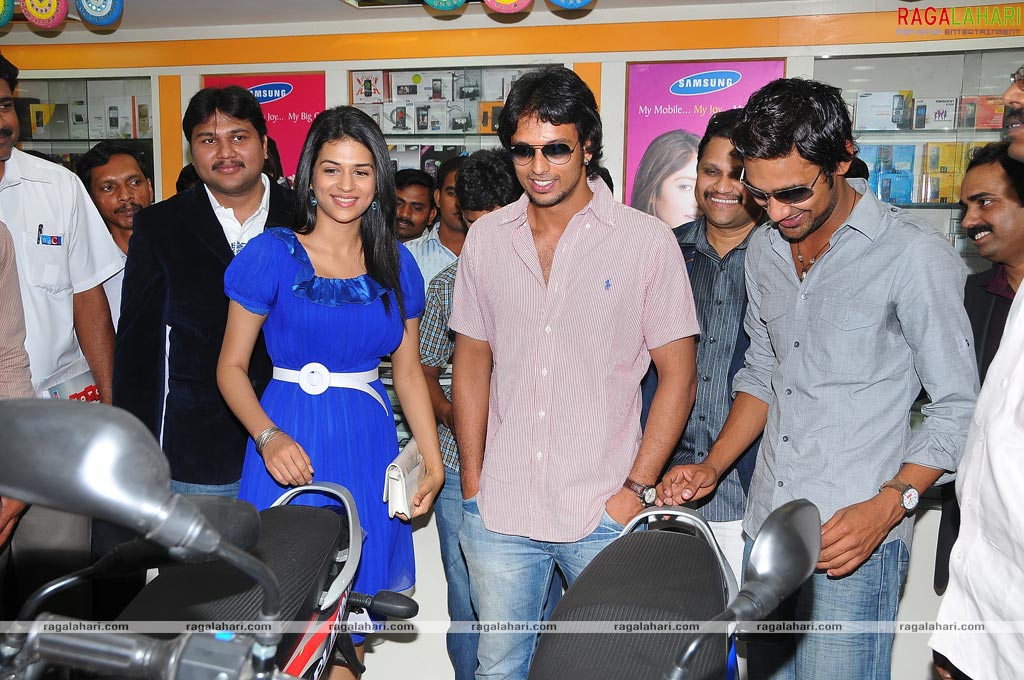 Varun Sandesh, Sradha Das at Big C