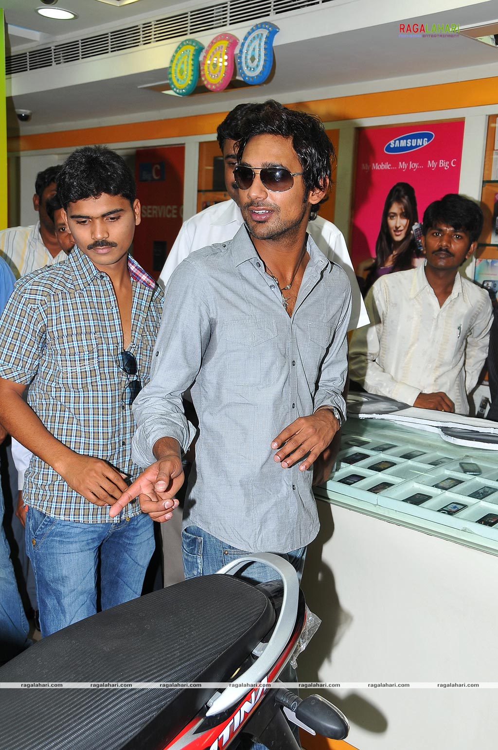 Varun Sandesh, Sradha Das at Big C