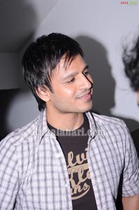 Vivek Oberoi, Allu Arjun, varun Sandesh, Sradha Das, Srikala Reddy Partying at Touch