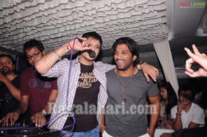 Vivek Oberoi, Allu Arjun, varun Sandesh, Sradha Das, Srikala Reddy Partying at Touch