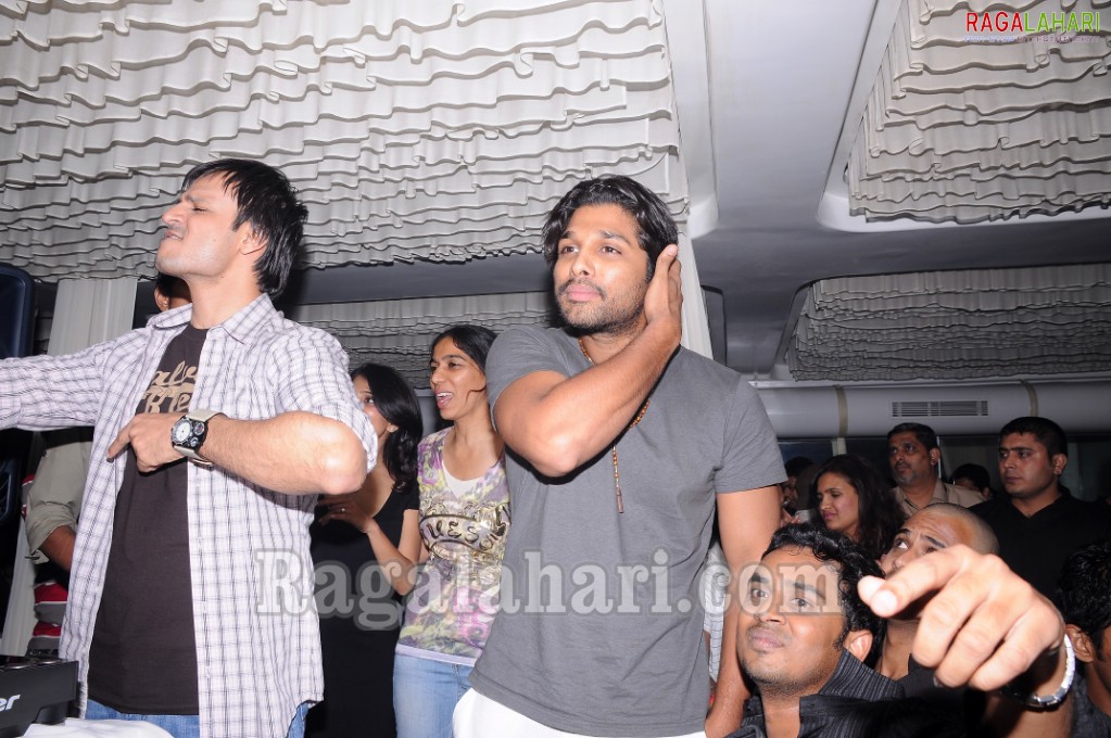 Vivek Oberoi, Srikala Reddy, Allu Arjun, Sradha das, Saira Bhanu Partying at Touch