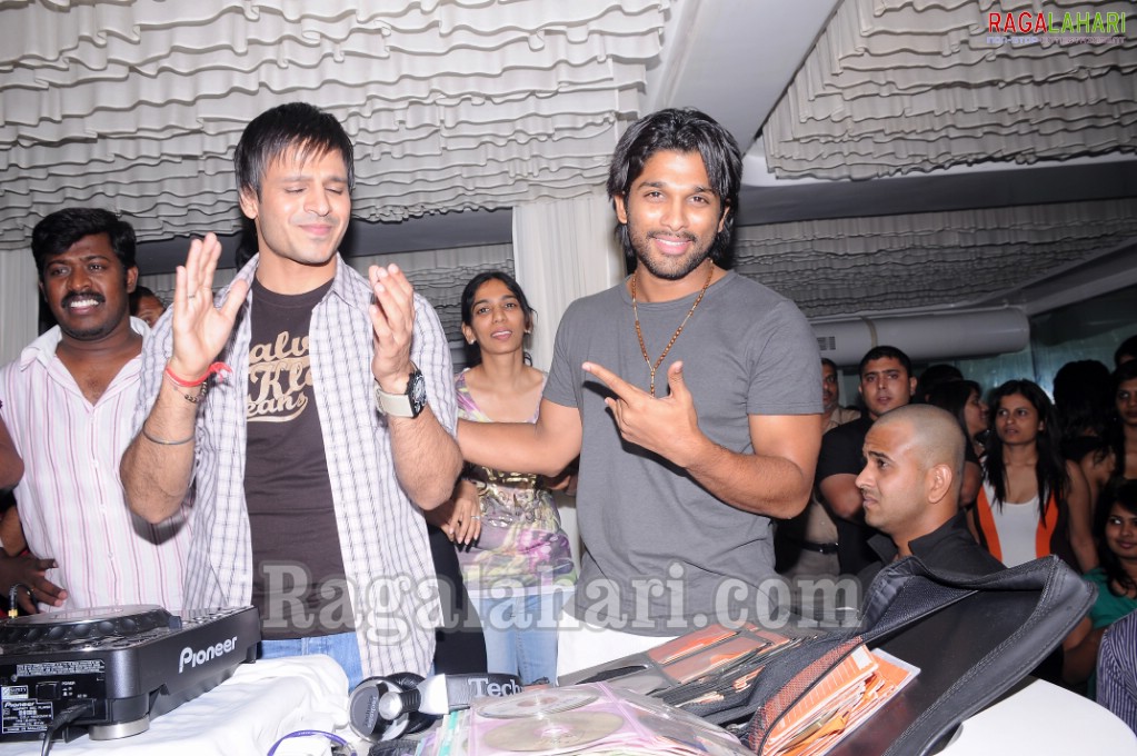 Vivek Oberoi, Srikala Reddy, Allu Arjun, Sradha das, Saira Bhanu Partying at Touch