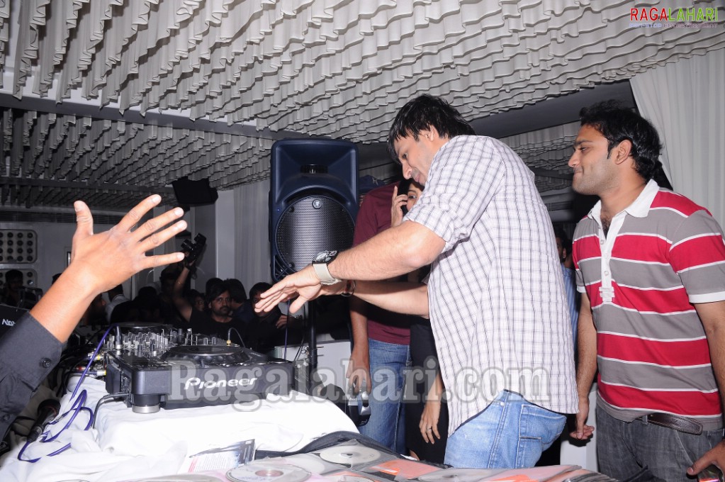 Vivek Oberoi, Srikala Reddy, Allu Arjun, Sradha das, Saira Bhanu Partying at Touch