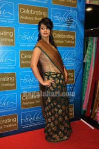 Models Display Akshaya Thtirhiya Collections at Sakhi Fashions