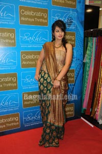 Models Display Akshaya Thtirhiya Collections at Sakhi Fashions