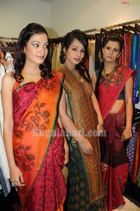 Models Display Akshaya Thtirhiya Collections at Sakhi Fashions