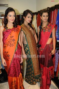 Models Display Akshaya Thtirhiya Collections at Sakhi Fashions