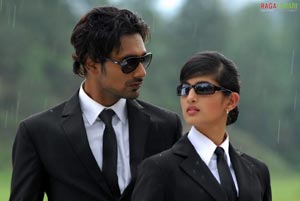 Varun Sandesh, Vegha, Saranya Mohan