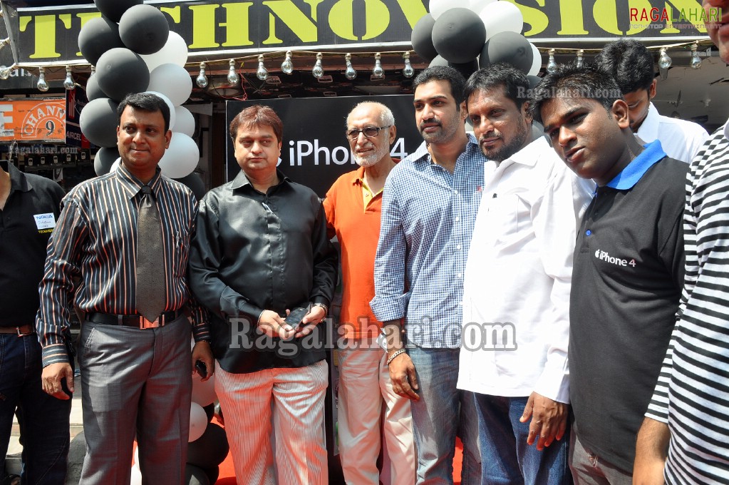 iPhone 4 launch at Technovision, Hyd