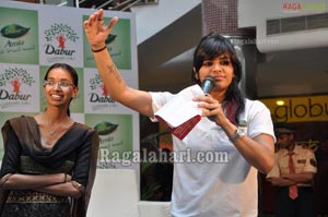 Sneha Launches Dabur Aamla Hair Oil