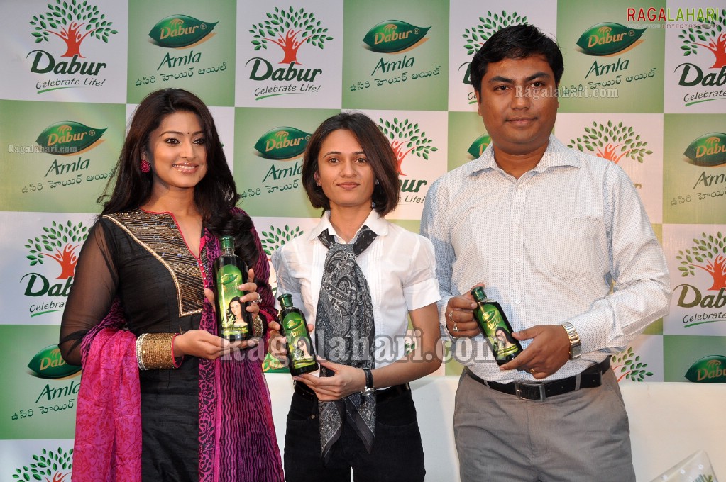 Sneha Launches 'Dabur Aamla Taala'