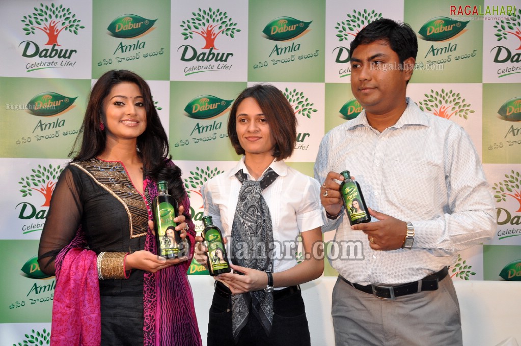 Sneha Launches 'Dabur Aamla Taala'