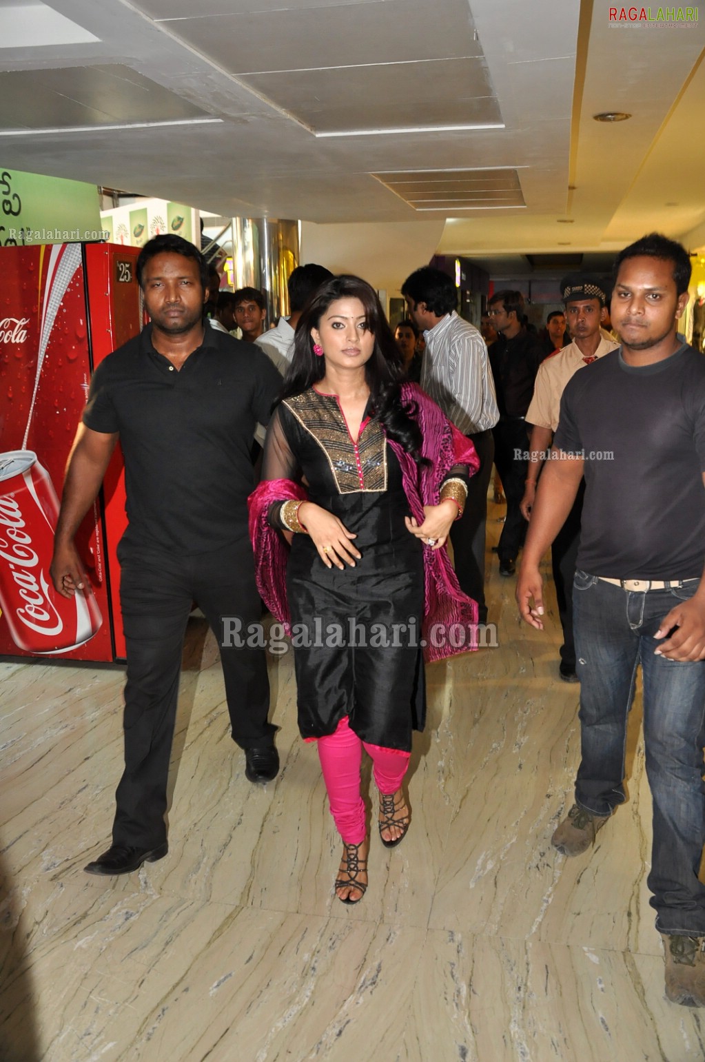 Sneha Launches 'Dabur Aamla Taala'