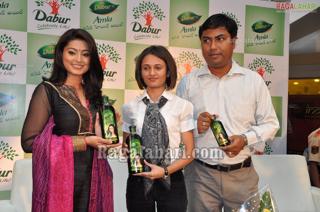 Sneha Launches 'Dabur Aamla Taala'