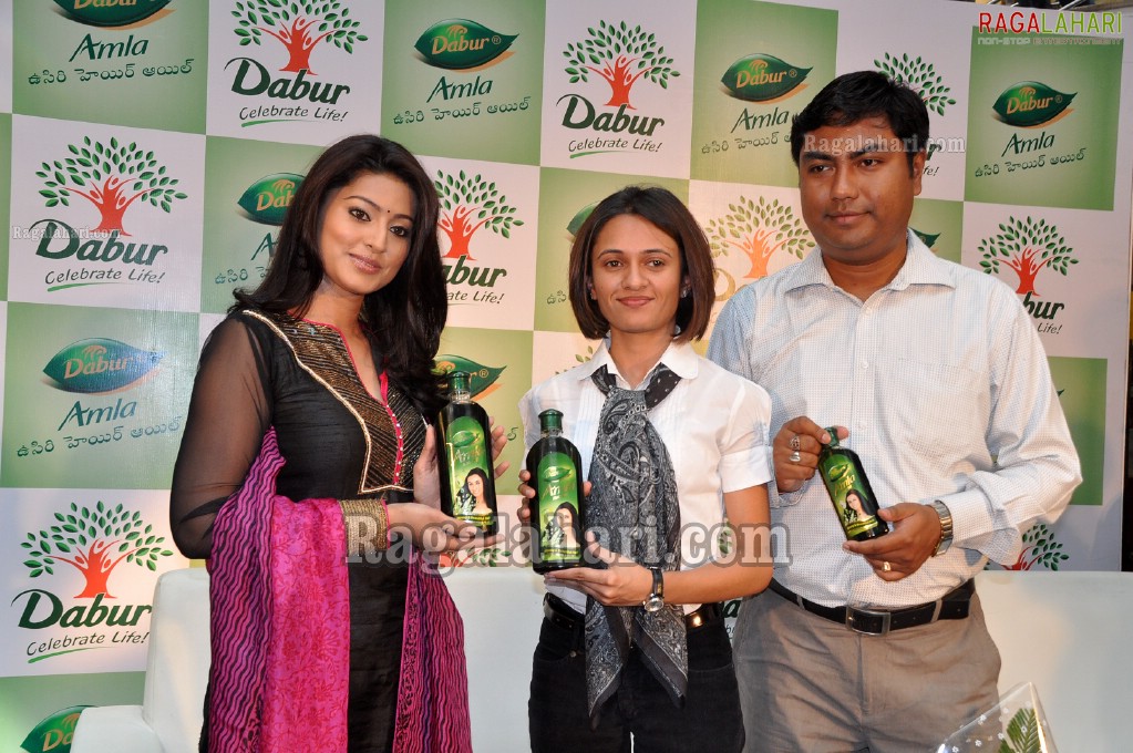 Sneha Launches 'Dabur Aamla Taala'